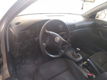 Vehiculo en el desguace: VOLKSWAGEN PASSAT BERLINA (3B3) 1.9 TDI