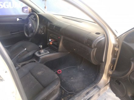 Vehiculo en el desguace: VOLKSWAGEN PASSAT BERLINA (3B3) 1.9 TDI