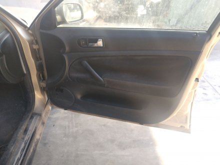 Vehiculo en el desguace: VOLKSWAGEN PASSAT BERLINA (3B3) 1.9 TDI