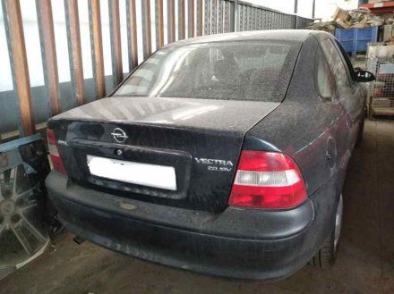 Vehiculo en el desguace: OPEL VECTRA B BERLINA Básico (1999->)