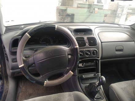 Vehiculo en el desguace: RENAULT LAGUNA (B56) 1.6