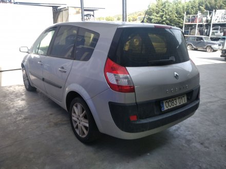 Vehiculo en el desguace: RENAULT SCENIC II 1.9 dCi Diesel