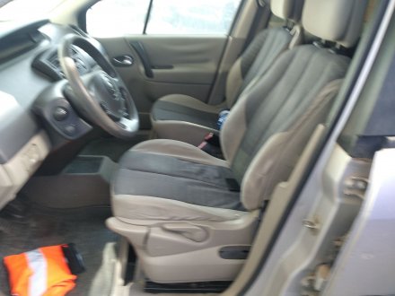 Vehiculo en el desguace: RENAULT SCENIC II 1.9 dCi Diesel