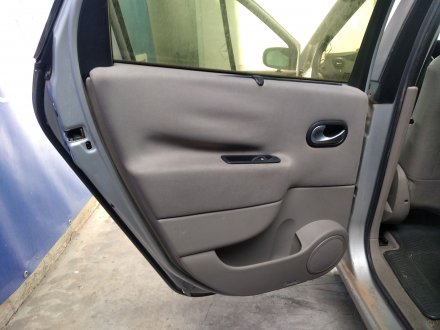Vehiculo en el desguace: RENAULT SCENIC II 1.9 dCi Diesel