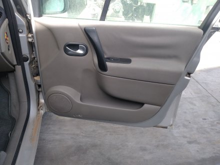 Vehiculo en el desguace: RENAULT SCENIC II 1.9 dCi Diesel