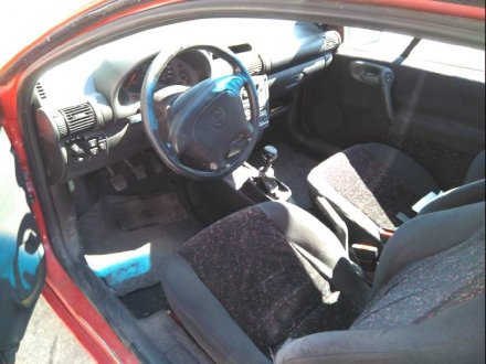 Vehiculo en el desguace: OPEL TIGRA 1.6 16V