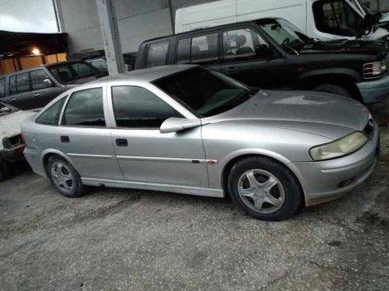 Vehiculo en el desguace: OPEL VECTRA B BERLINA Básico (1999->)