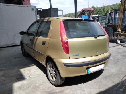 Vehiculo en el desguace: FIAT PUNTO BERLINA (188) 1.2 8V