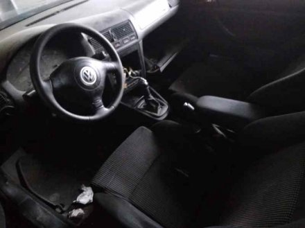 Vehiculo en el desguace: VOLKSWAGEN GOLF IV BERLINA (1J1) Básico