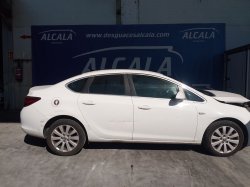 OPEL ASTRA J Sedán 1.7 CDTI (69)